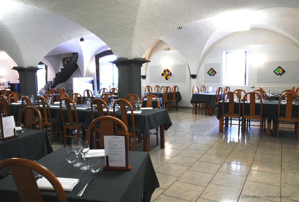 Les Hirondelles Hotel Orcines Bagian luar foto