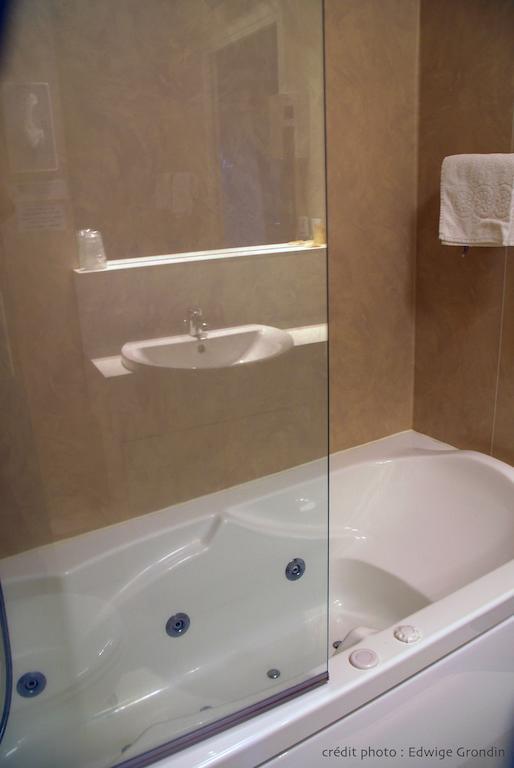 Les Hirondelles Hotel Orcines Ruang foto
