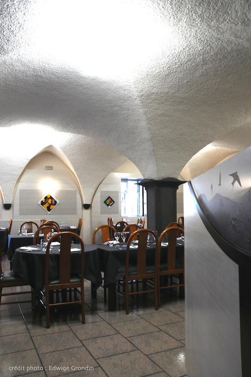 Les Hirondelles Hotel Orcines Bagian luar foto