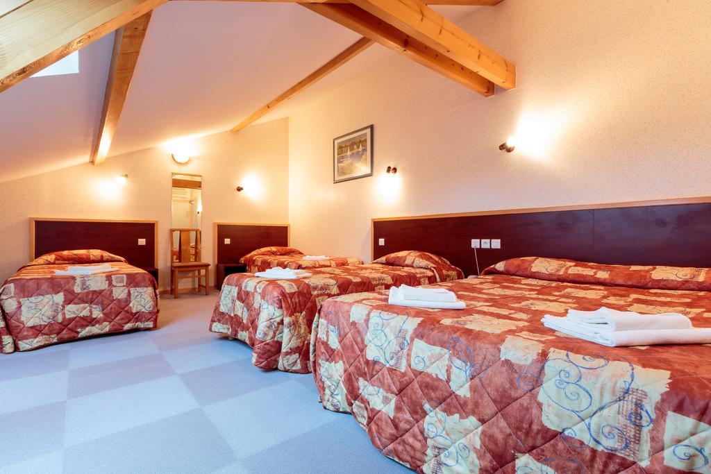 Les Hirondelles Hotel Orcines Bagian luar foto