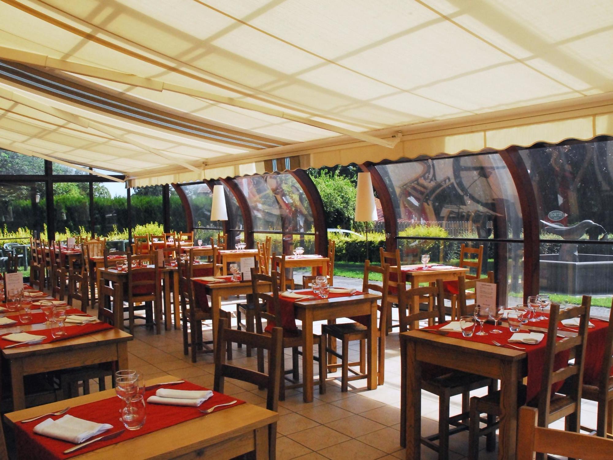 Les Hirondelles Hotel Orcines Bagian luar foto
