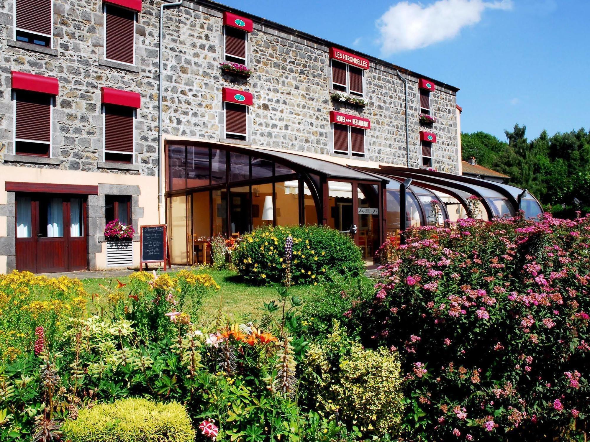 Les Hirondelles Hotel Orcines Bagian luar foto