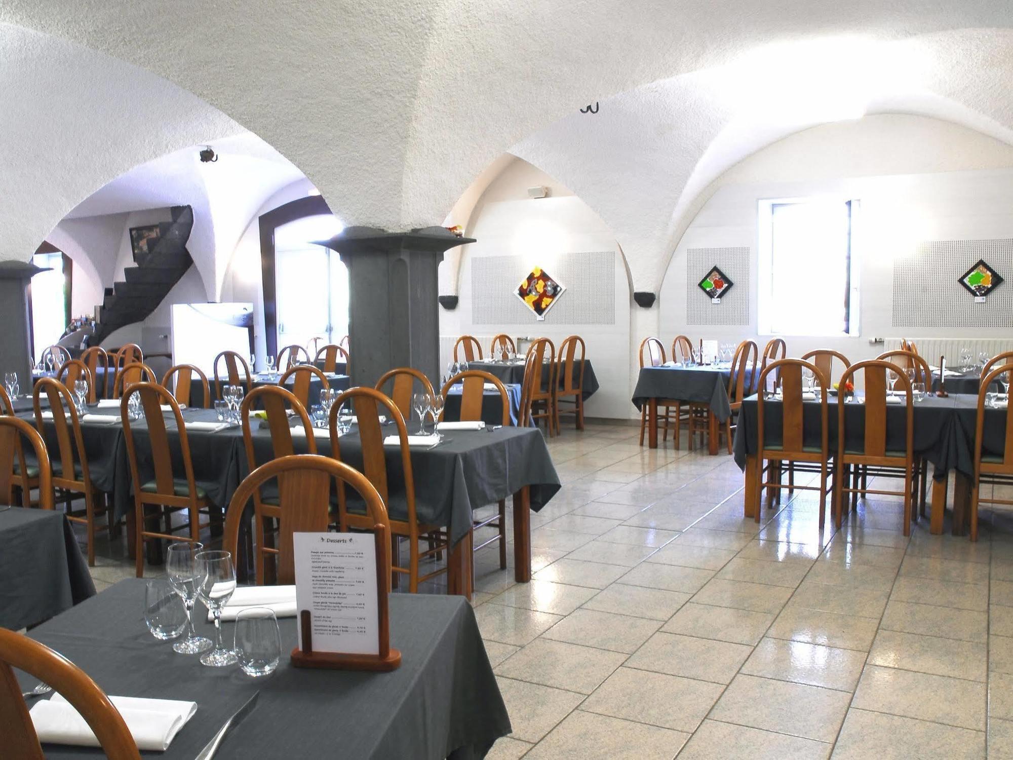Les Hirondelles Hotel Orcines Bagian luar foto