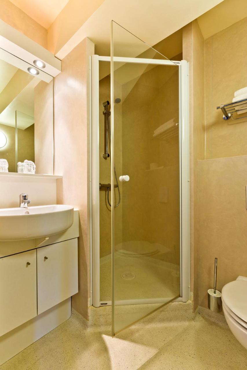 Les Hirondelles Hotel Orcines Bagian luar foto