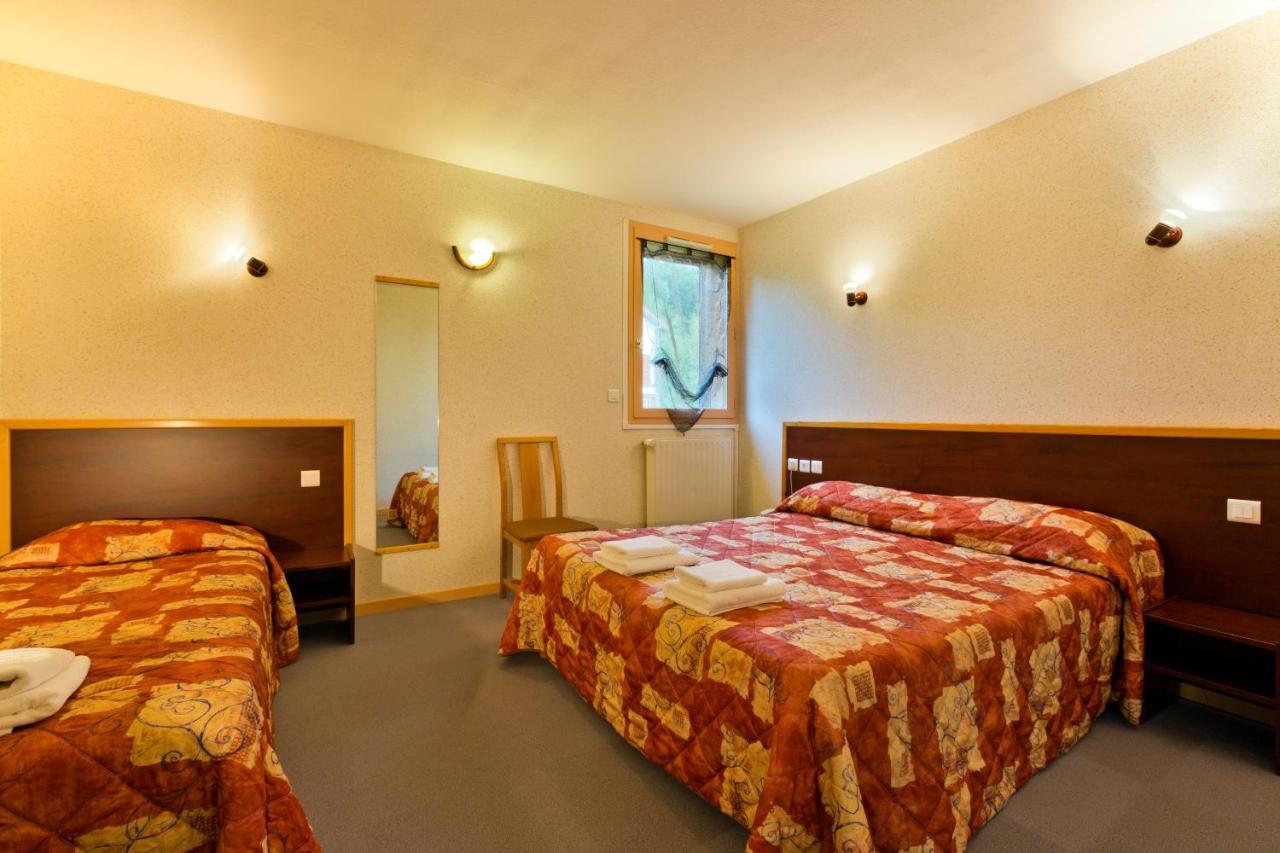 Les Hirondelles Hotel Orcines Bagian luar foto