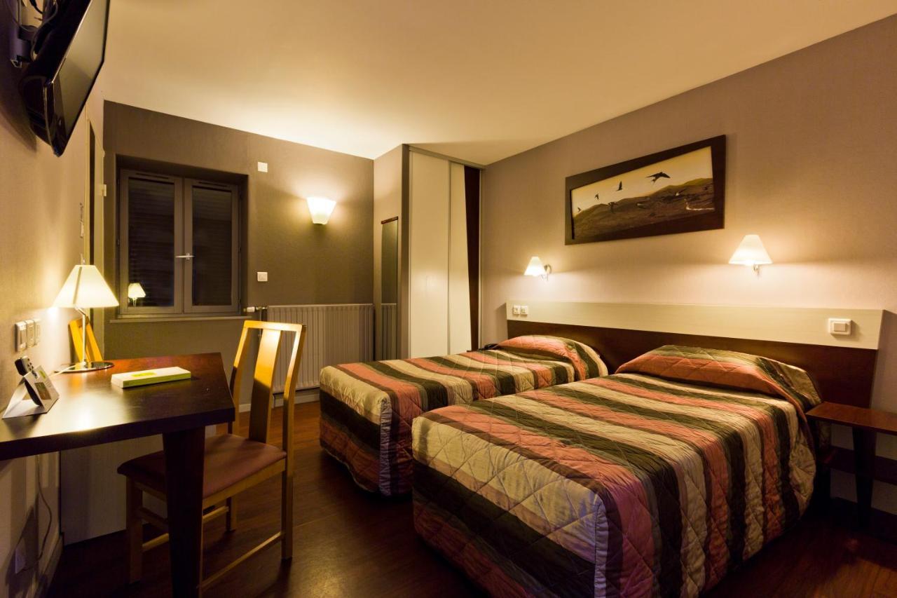 Les Hirondelles Hotel Orcines Bagian luar foto