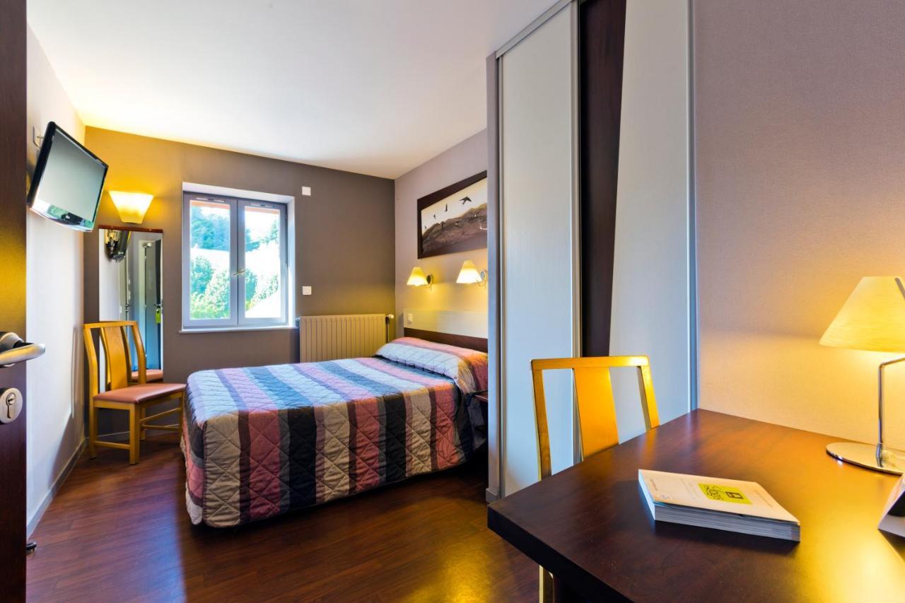 Les Hirondelles Hotel Orcines Bagian luar foto